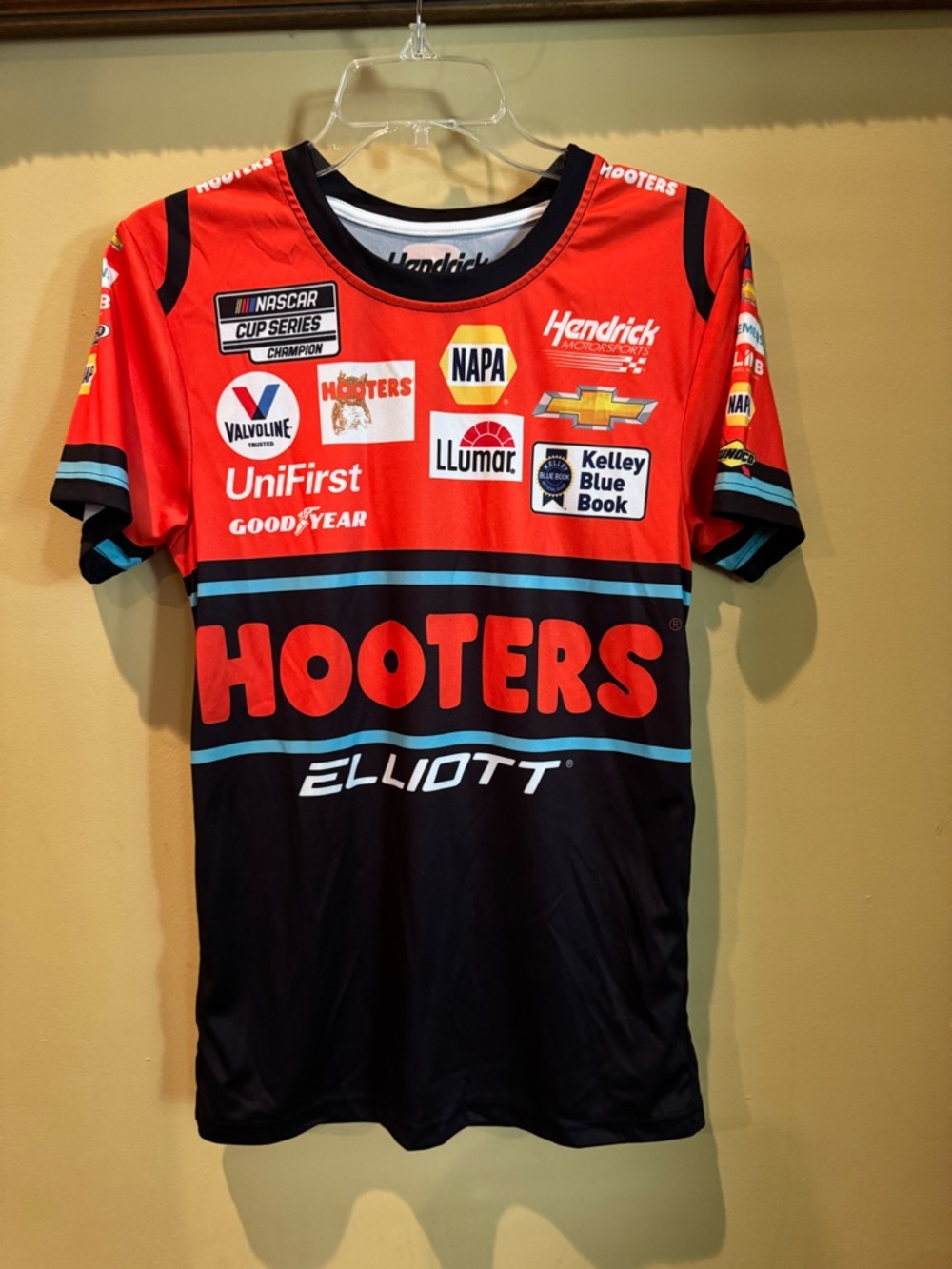 NWOT- Hendricks Motorsports Small Size Crewneck Tee -Chase Elliott